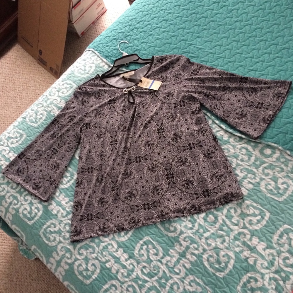 XL bell sleeves printed top